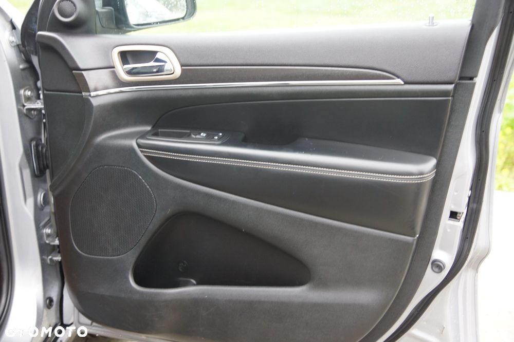 Jeep Grand Cherokee - 35