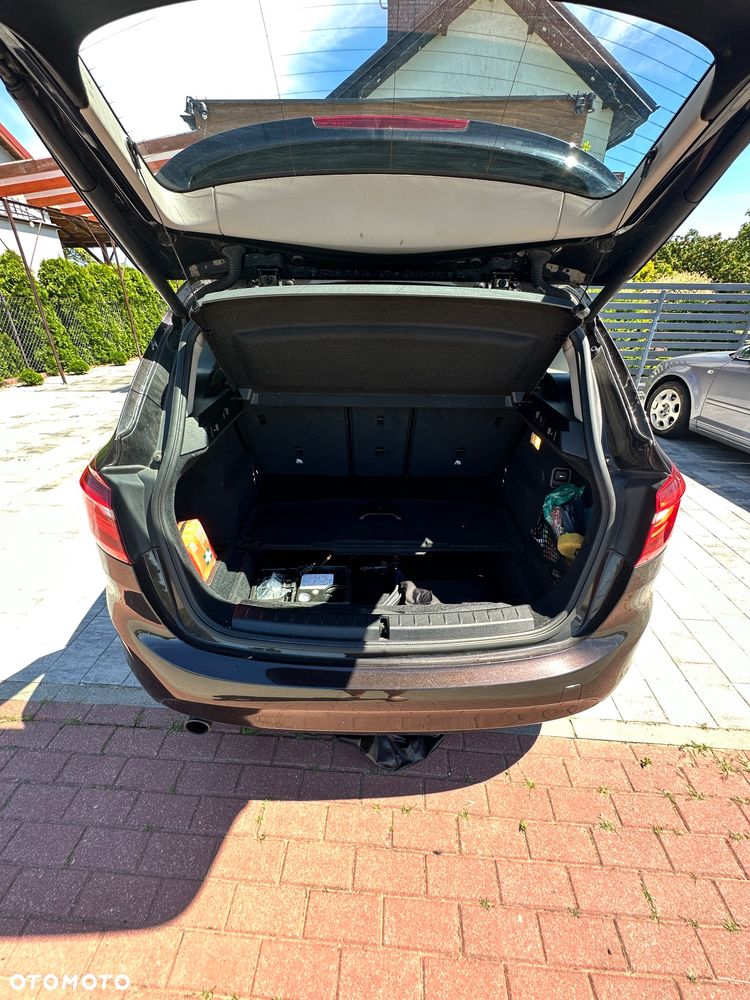 BMW Seria 2 218d - 10
