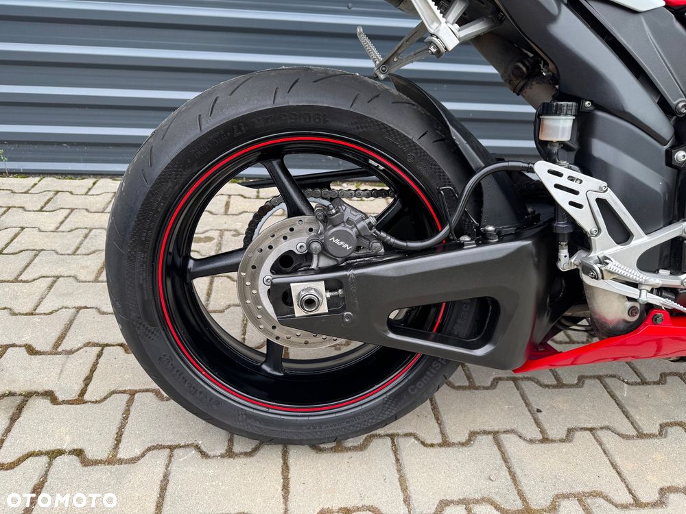Yamaha R1 - 17