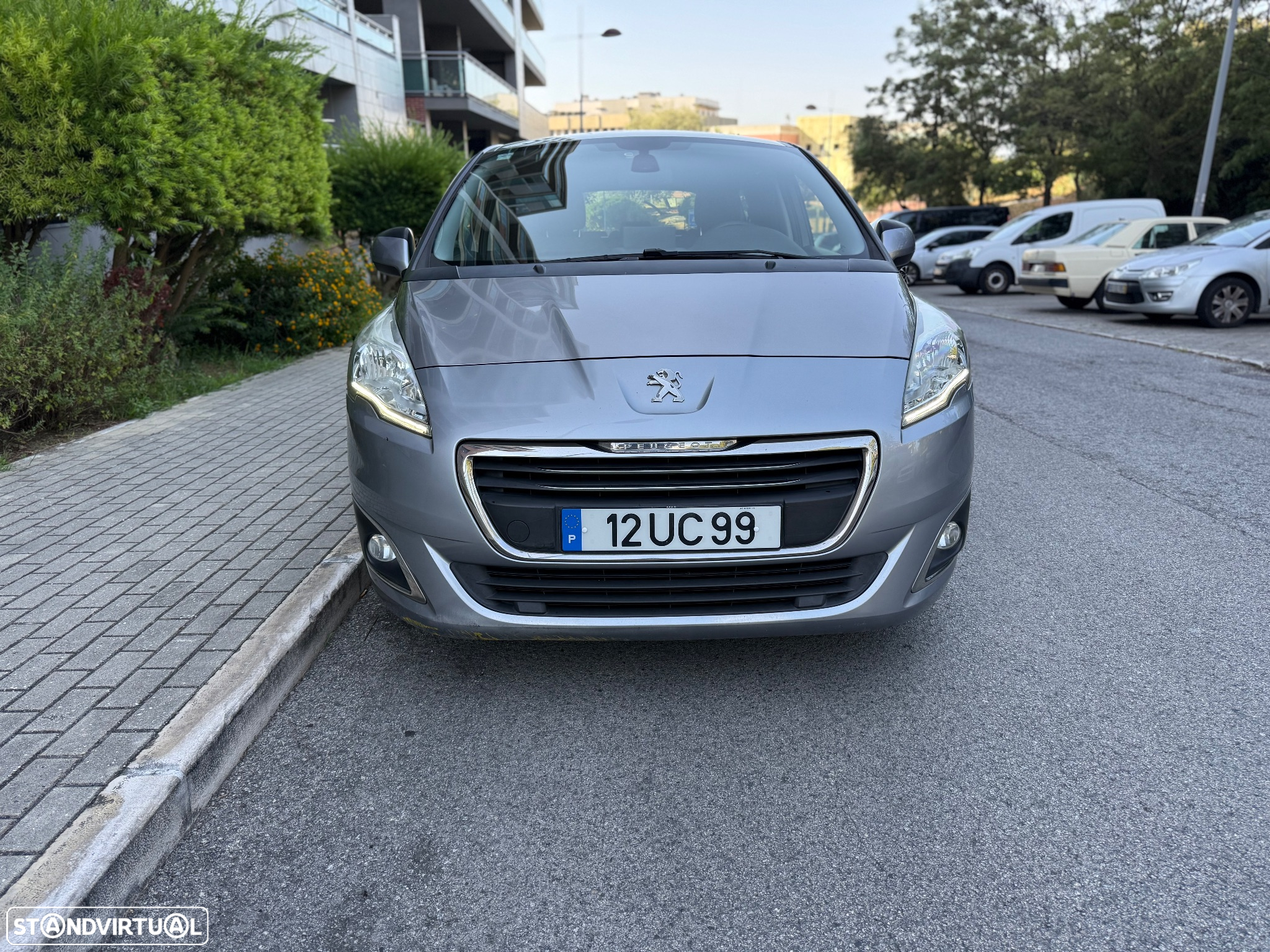 Peugeot 5008 1.6 E-HDi 5L Allure 2-Tronic J17 - 3