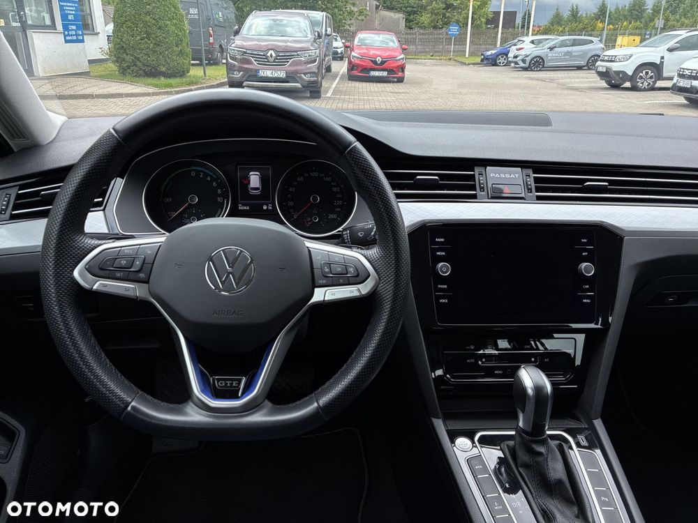 Volkswagen Passat - 13