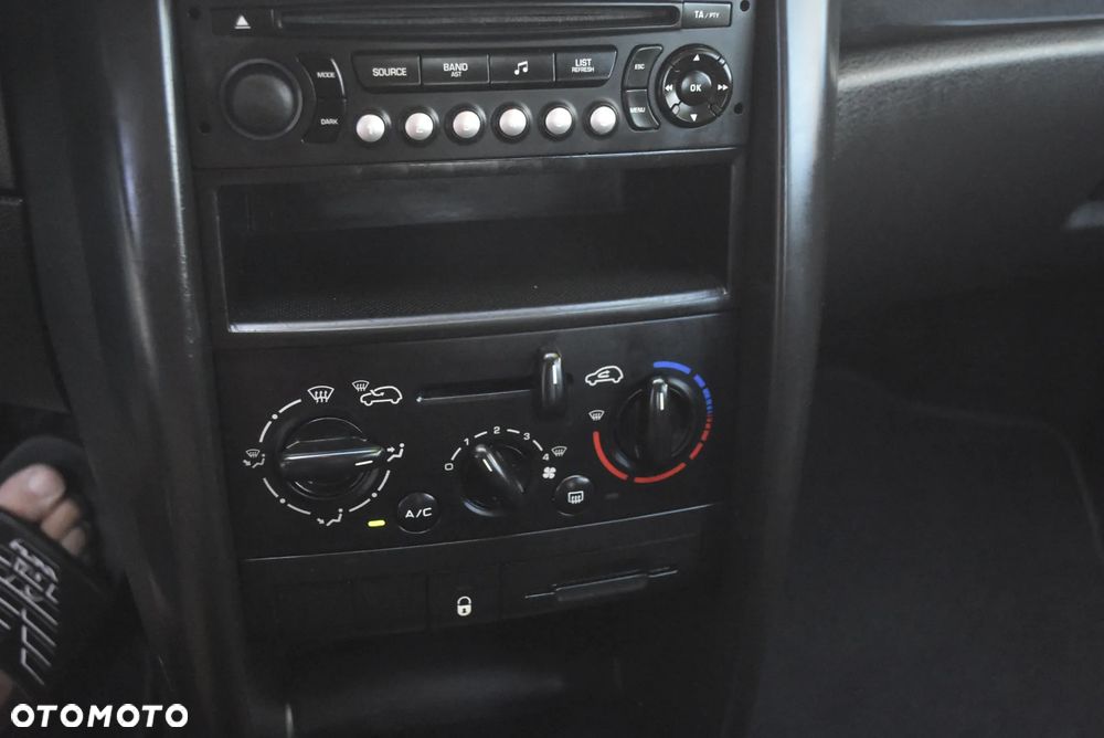 Peugeot 207 1.4 16V Trendy - 18