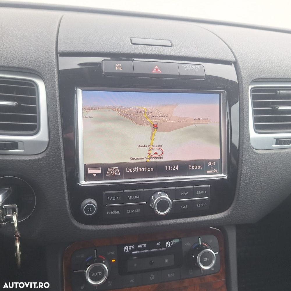 Volkswagen Touareg - 11