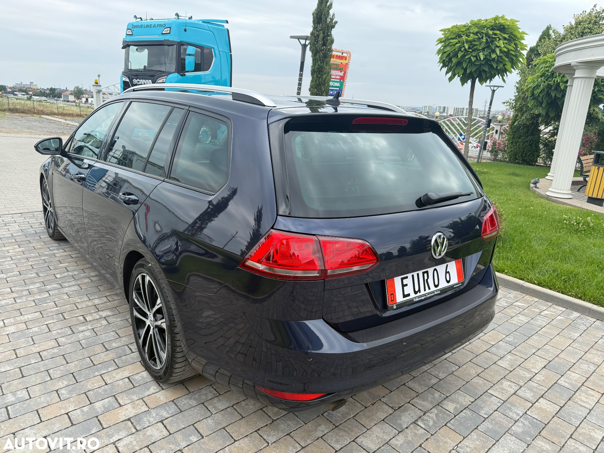 Volkswagen Golf Variant 1.6 TDI BlueMotion Technology DSG Lounge - 7