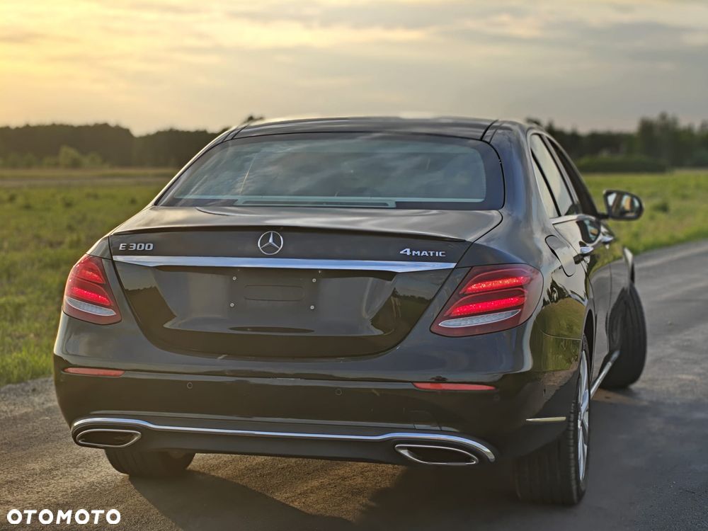 Mercedes-Benz Klasa E 300 9G-TRONIC Exclusive - 12