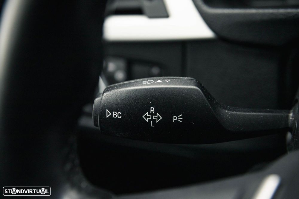 BMW 318 d Pack M - 34