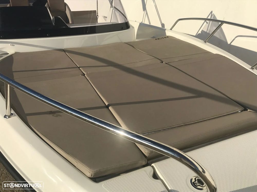 Quicksilver Activ 675 Sundeck - 10