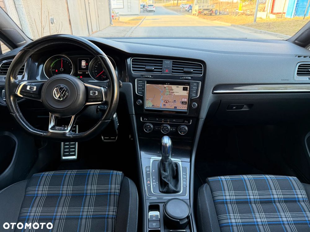Volkswagen Golf - 5