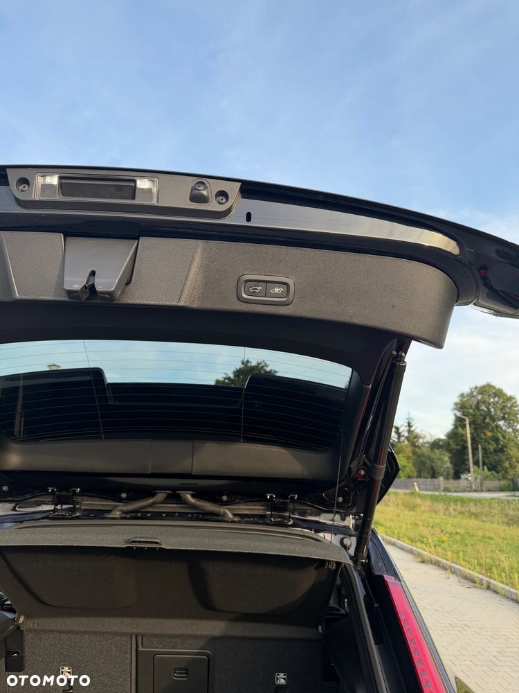 Volvo XC 40 B5 AWD Ultimate Dark - 21