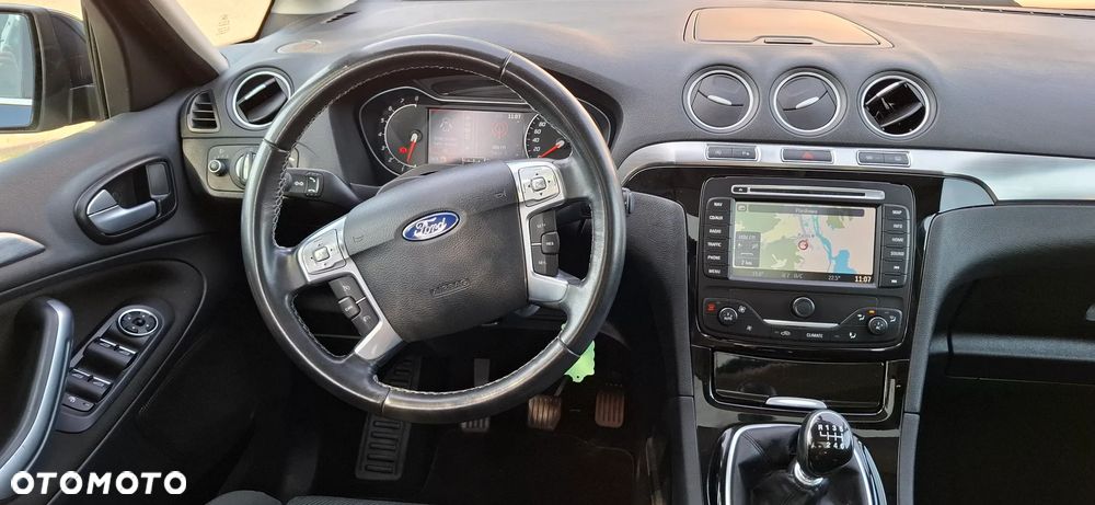 Ford S-Max - 11