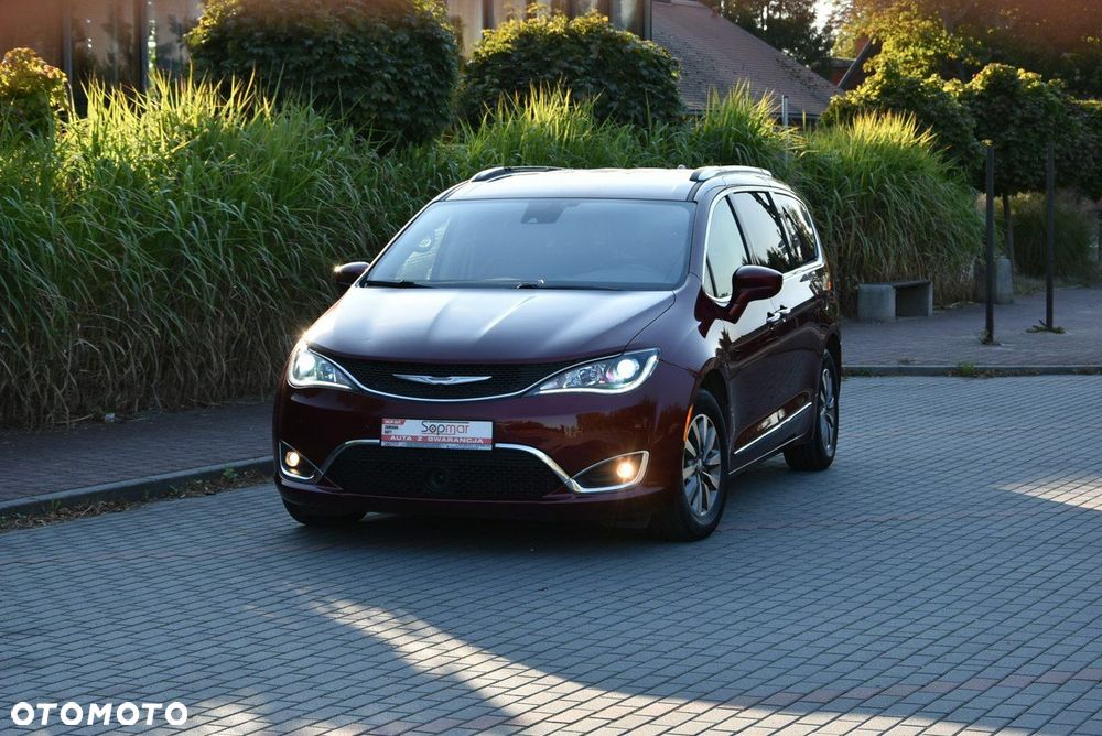 Chrysler Pacifica - 2