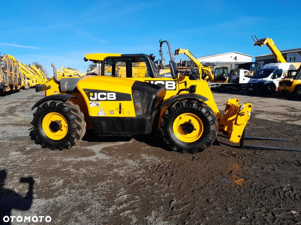 JCB 527-58 AGRI 2011R - 2