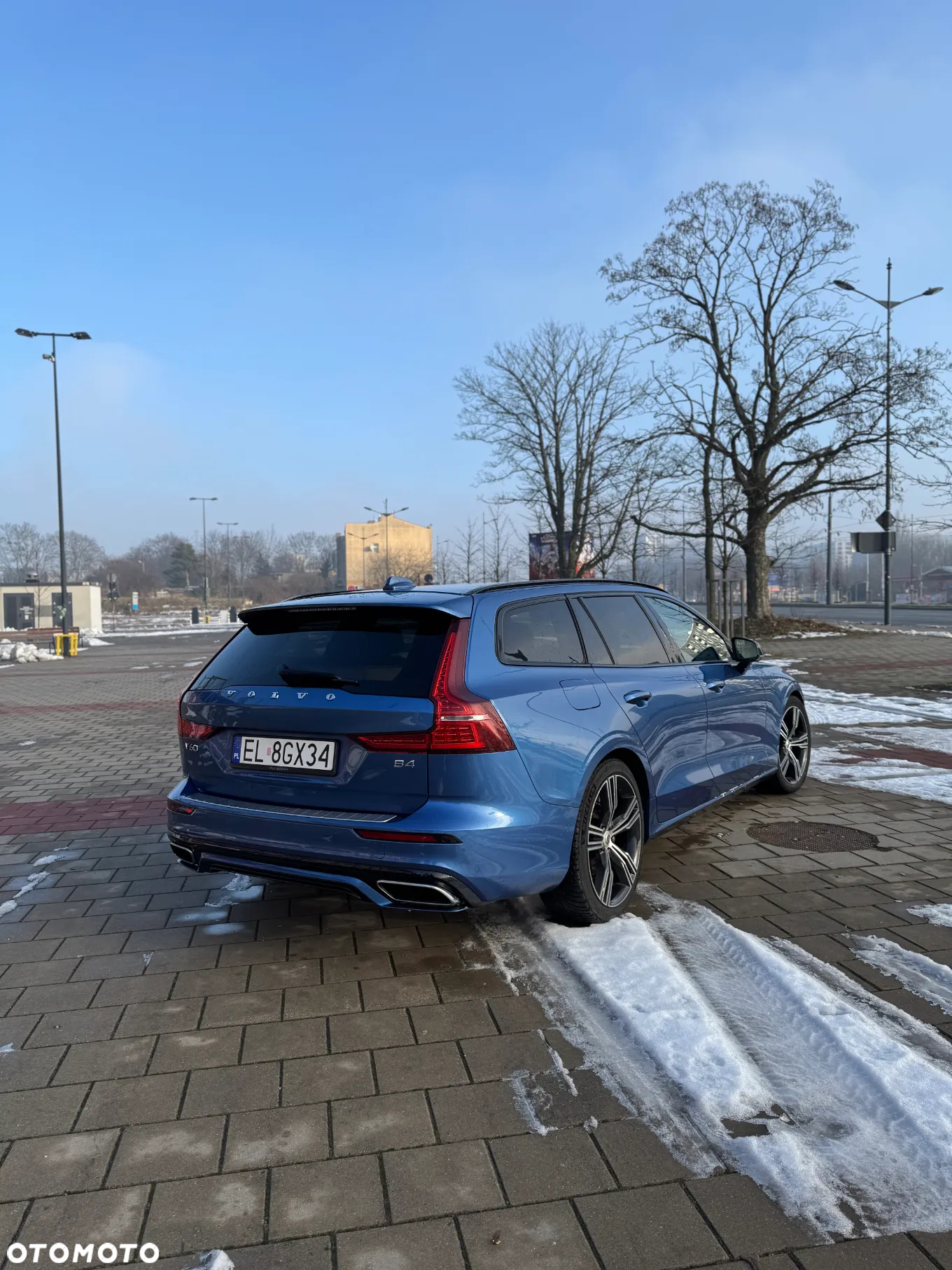 Volvo V60 D4 R-Design - 3
