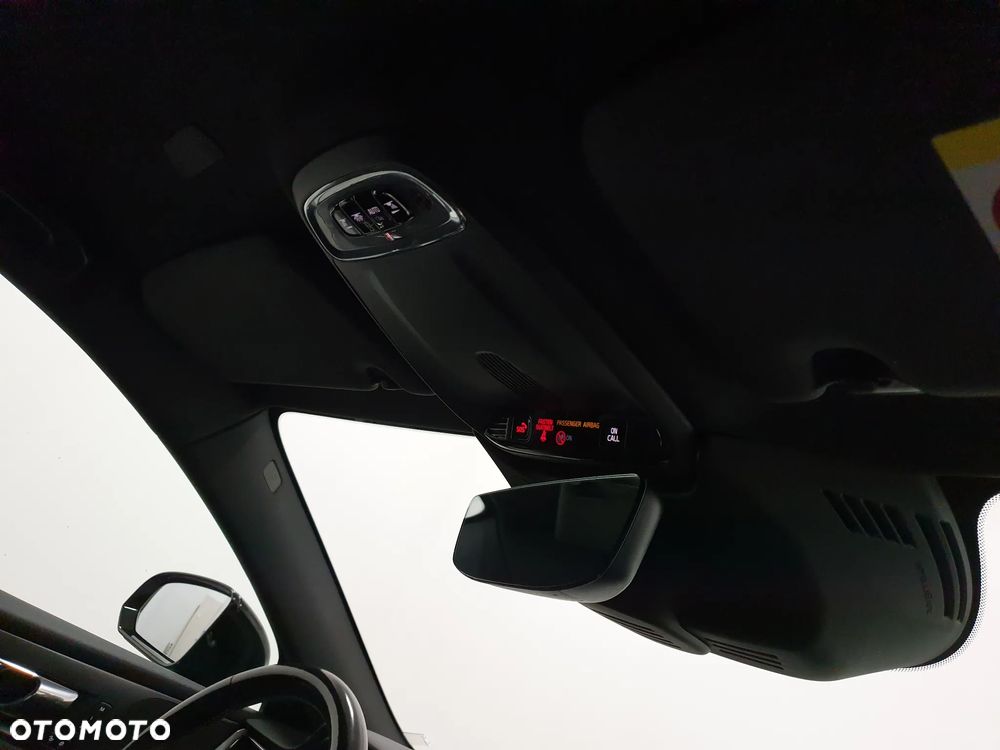 Volvo V60 D3 Geartronic R-Design - 34