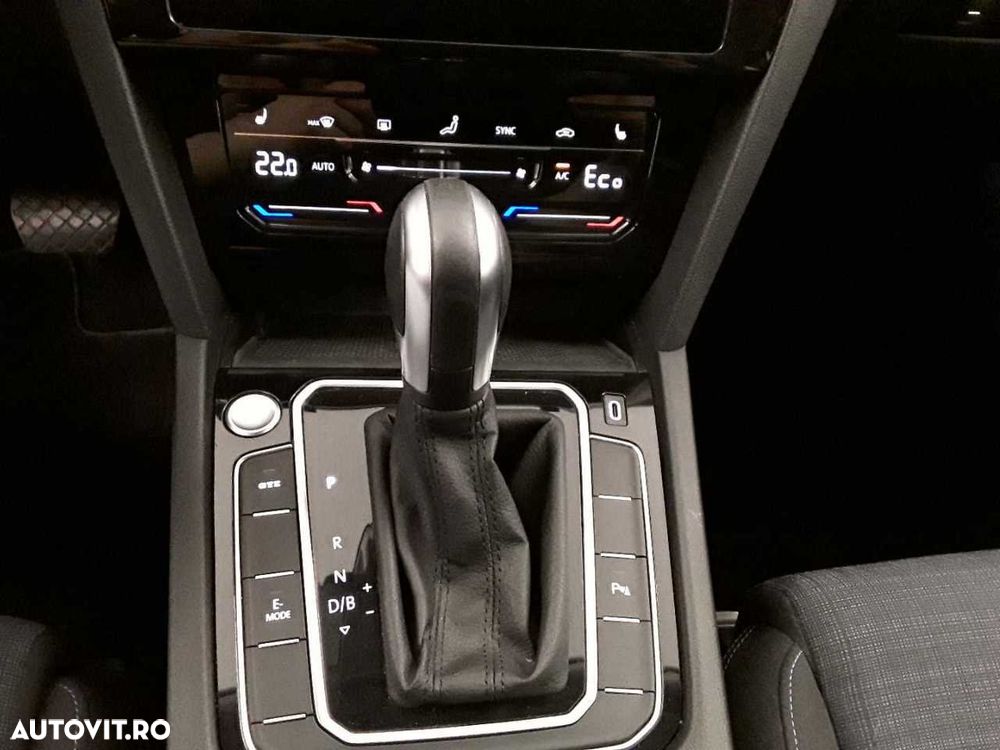 Volkswagen Passat - 20