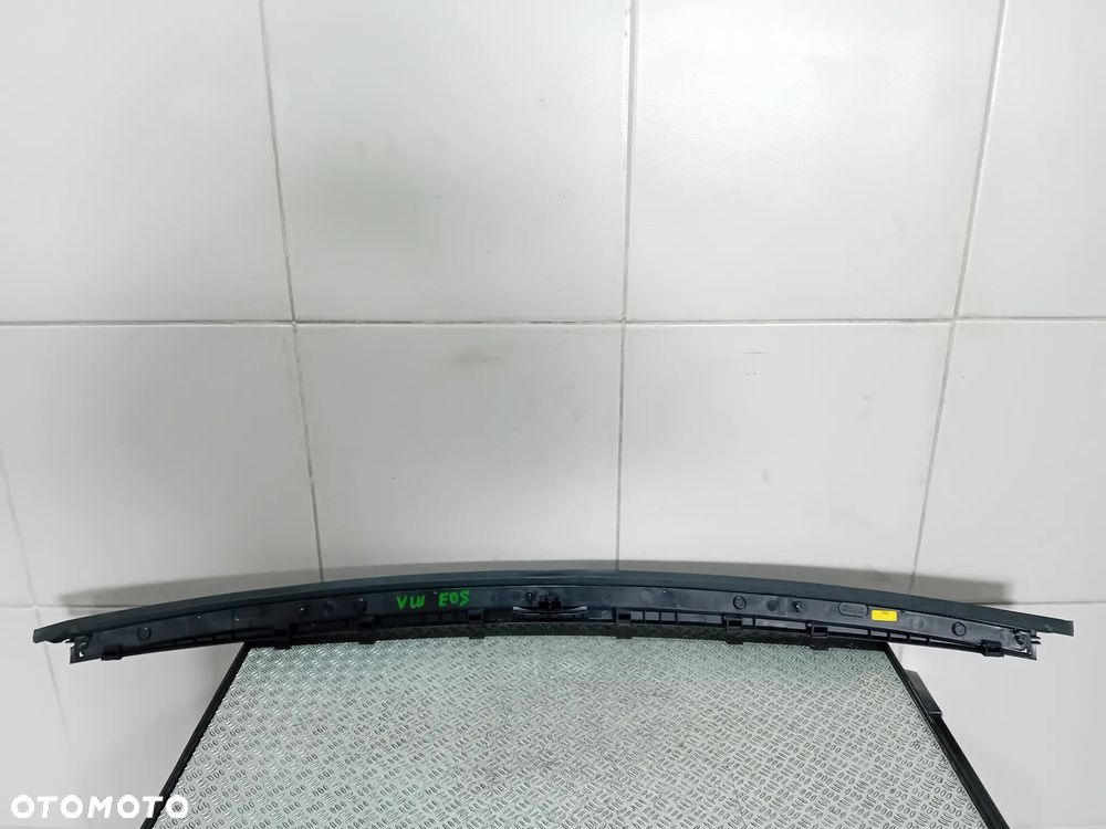 wiatrołap owiewka VW Eos 2007 1Q0877651E - 5