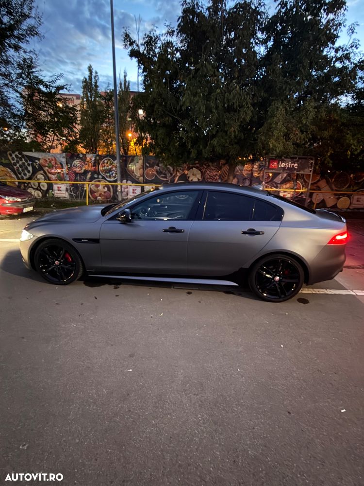 Jaguar XE 2.0 R-Sport - 1