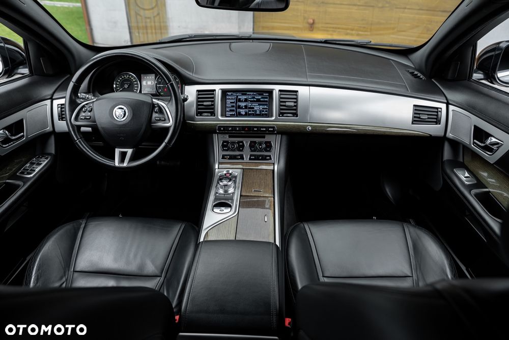 Jaguar XF 2.0 T Prestige - 26