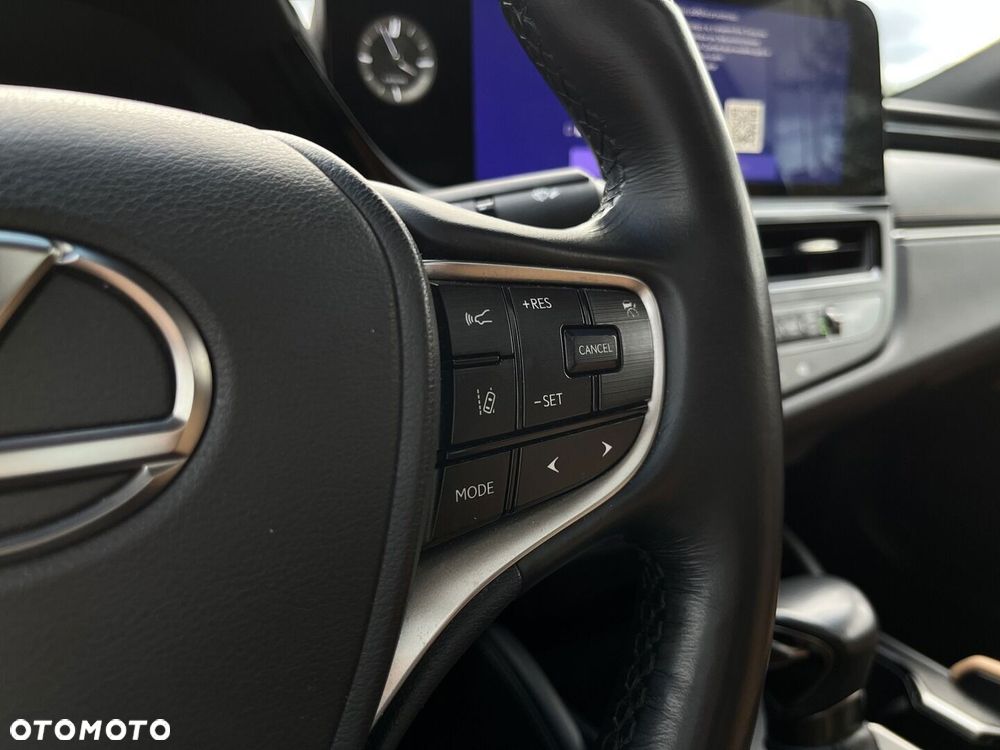 Lexus ES 300h Business Edition - 23