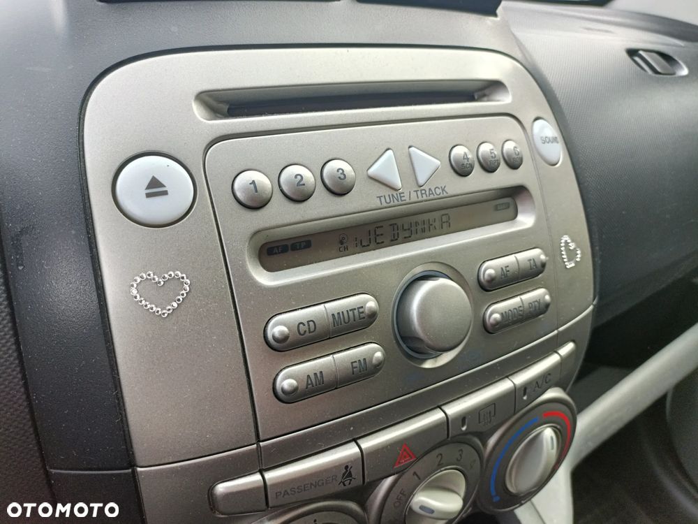 DAIHATU SIRION II 04-10 r. radioodtwarzacz RADIO ** - 2