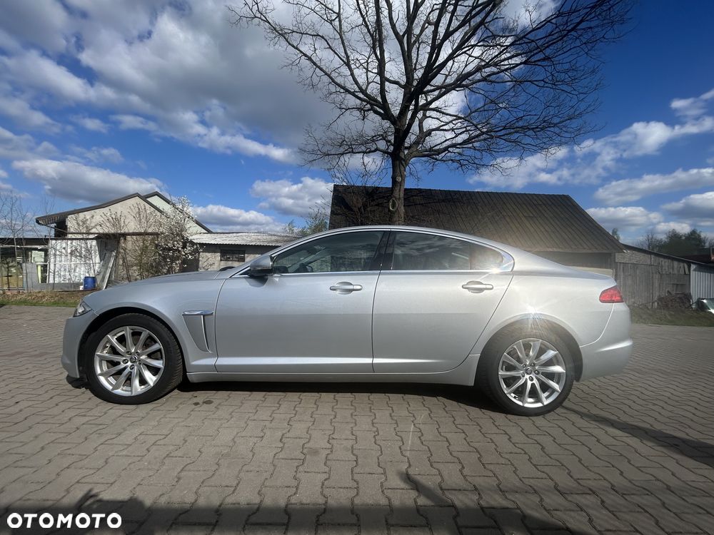 Jaguar XF 2.2 D Luxury - 8