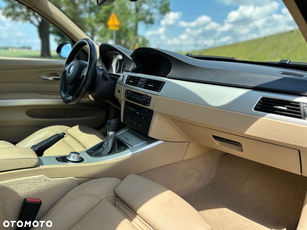 BMW Seria 3 330xi - 22