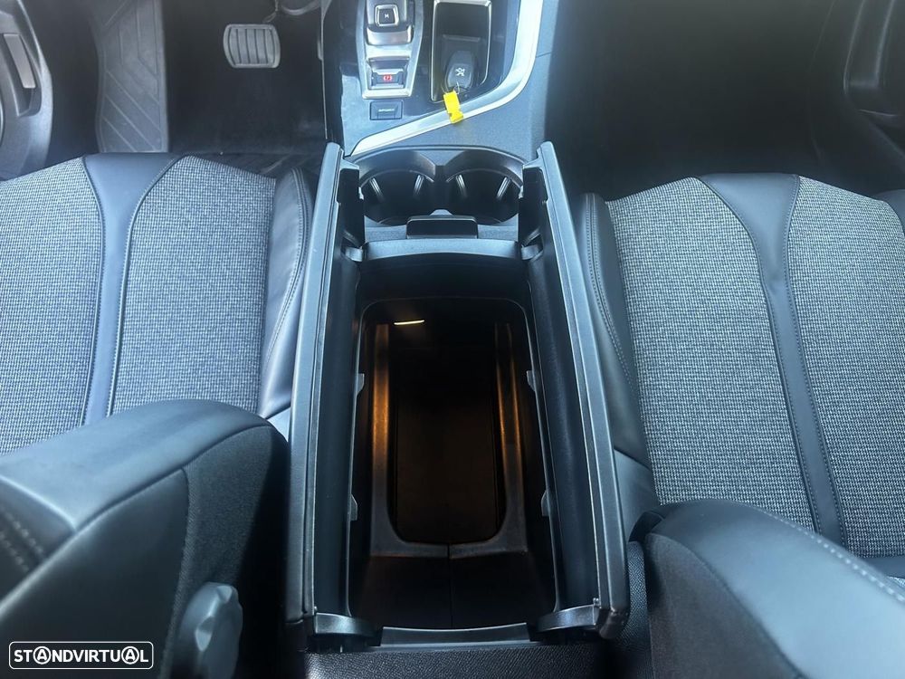 Peugeot 3008 1.5 BlueHDi Allure EAT8 - 23