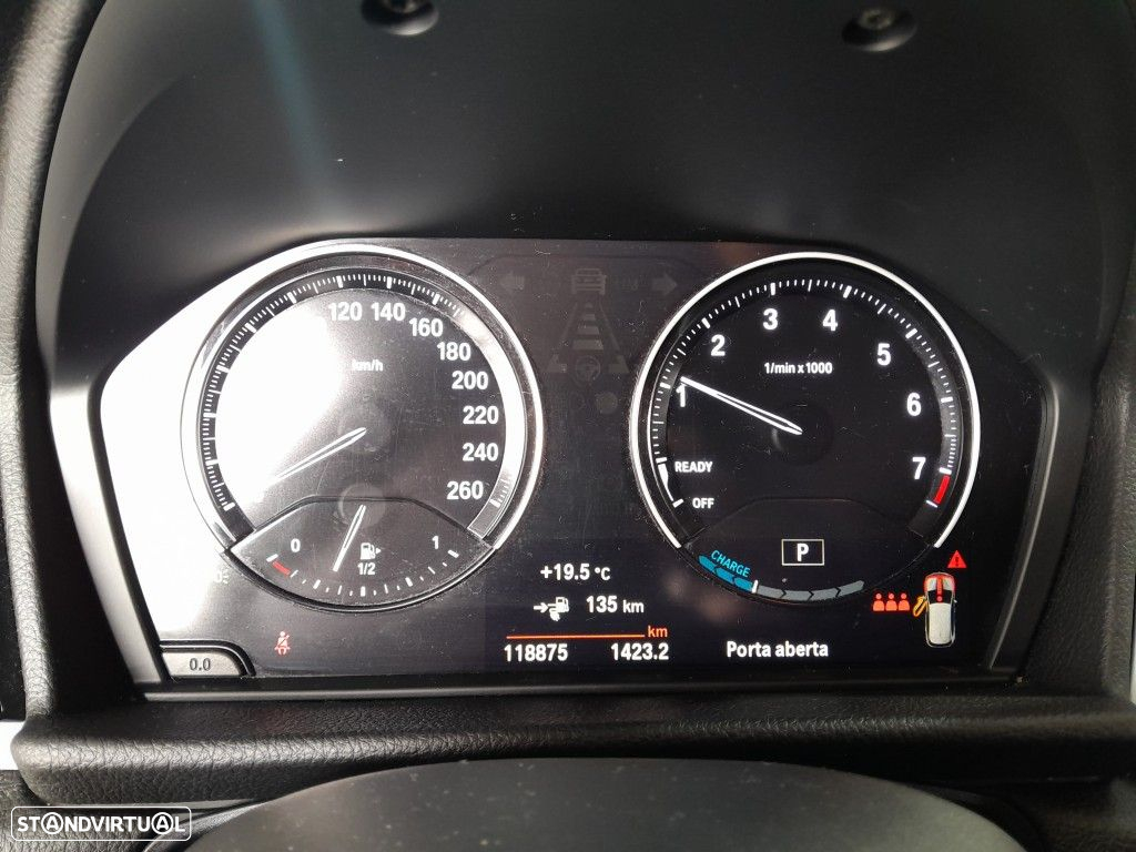 BMW 225xe Active Tourer - 9