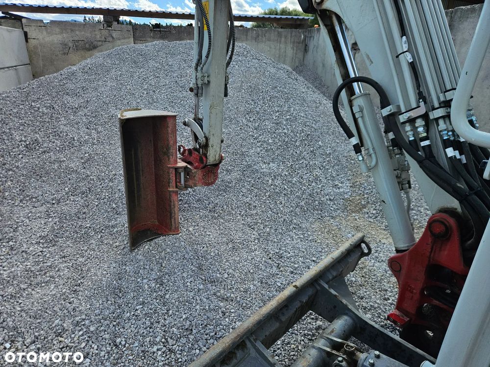 Takeuchi TB325R - 4