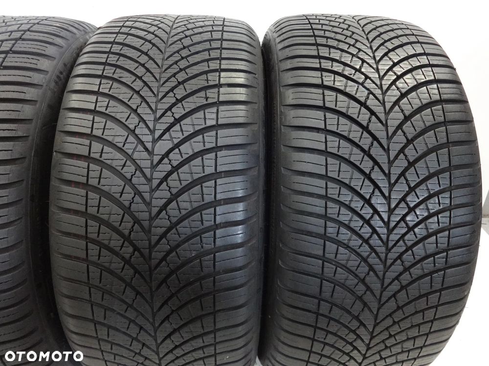 225/40/18 Goodyear Vector 4Seasons Gen-3 - 3