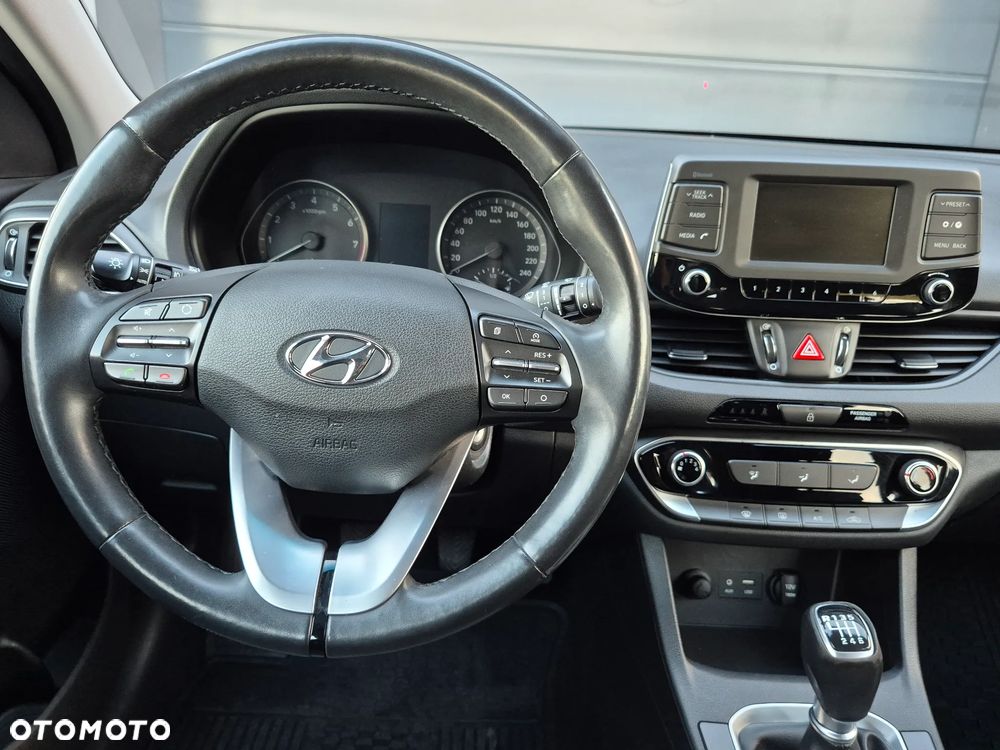 Hyundai i30 1.4 Premiere Comfort - 13
