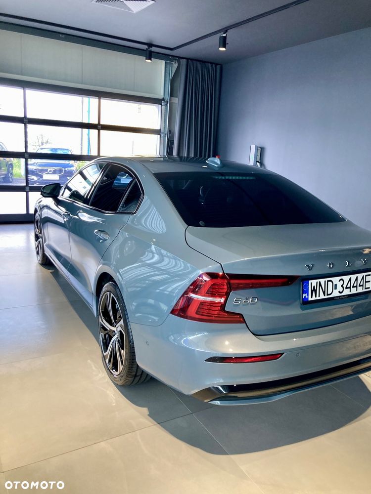 Volvo S60 B5 B AWD Ultimate Dark - 4
