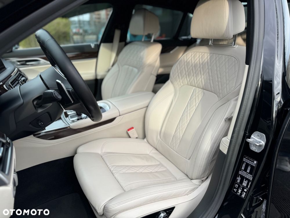 BMW Seria 7 730d xDrive mHEV - 12