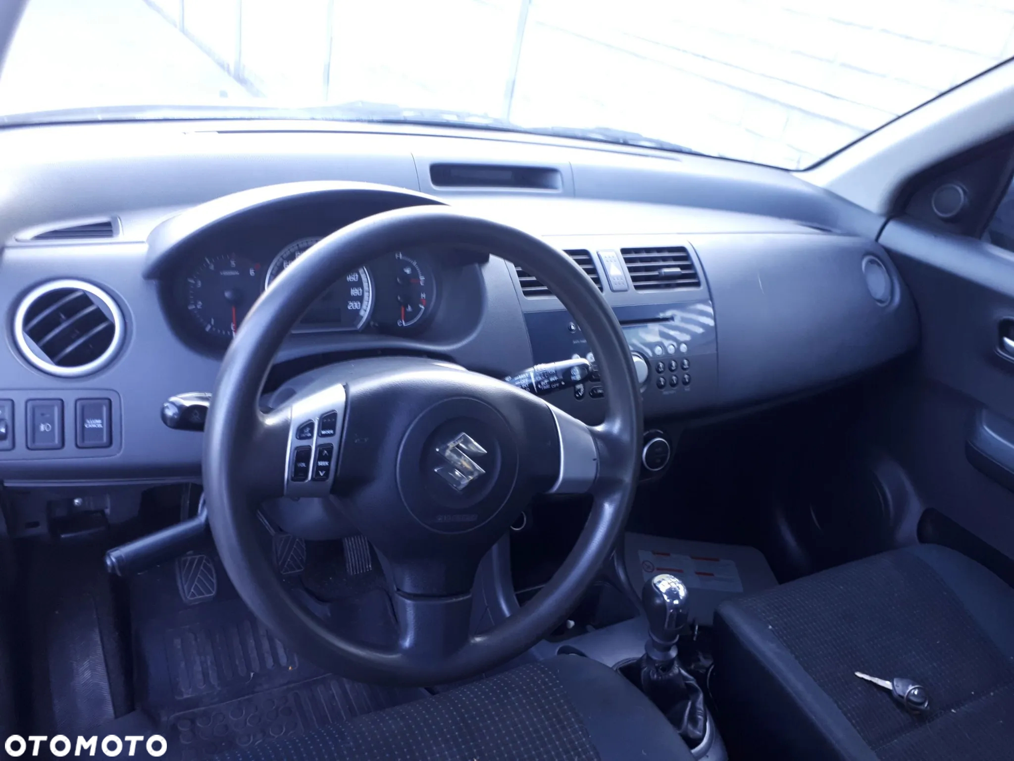 SUZUKI SWIFT 04-08 BŁOTNIK PRZÓD PRZEDNI PRAWY LEWY - 23