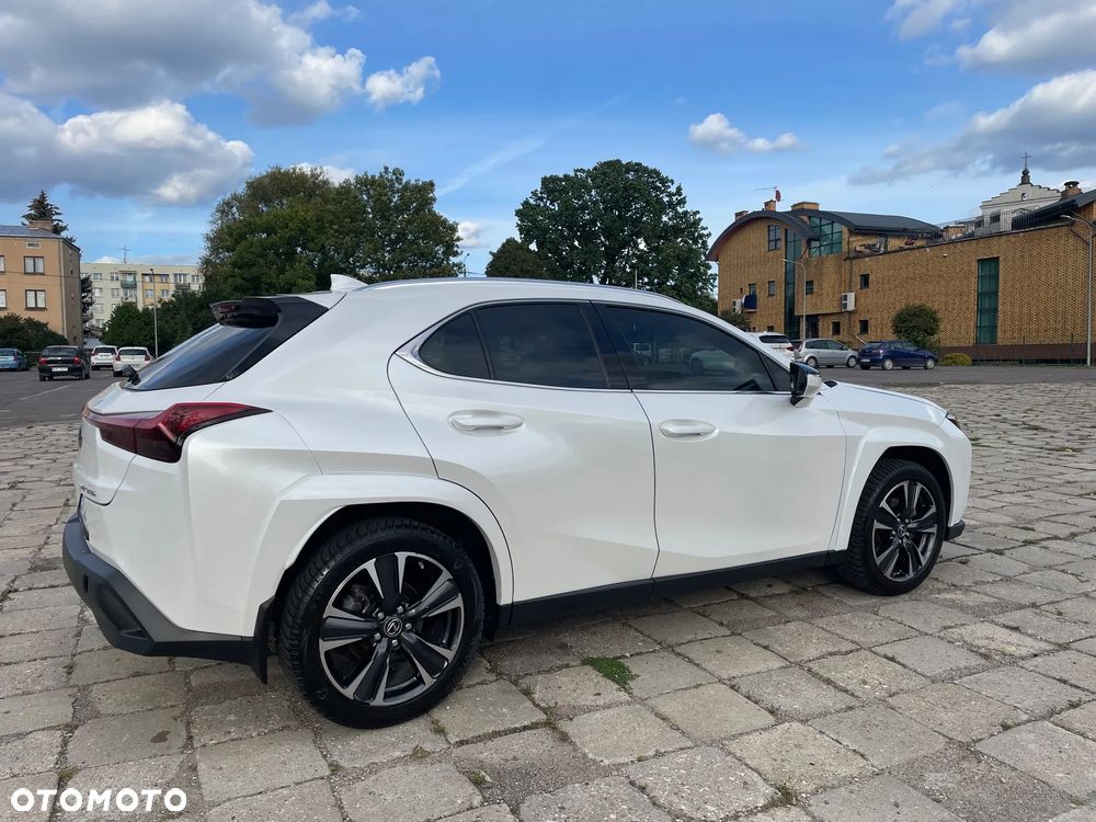 Lexus UX 250h (E-FOUR) Executive Line - 3