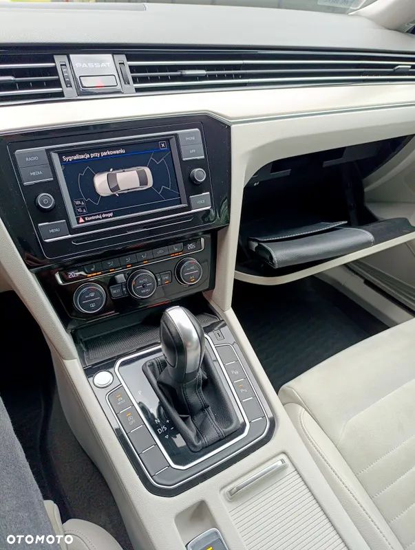 Volkswagen Passat 2.0 TDI 4Mot Elegance DSG - 18