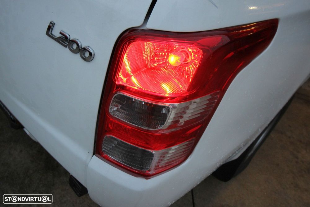 Mitsubishi L200 2.4 DI-D CD Space Cab 3L Instyle Sportbox 4WD - 14