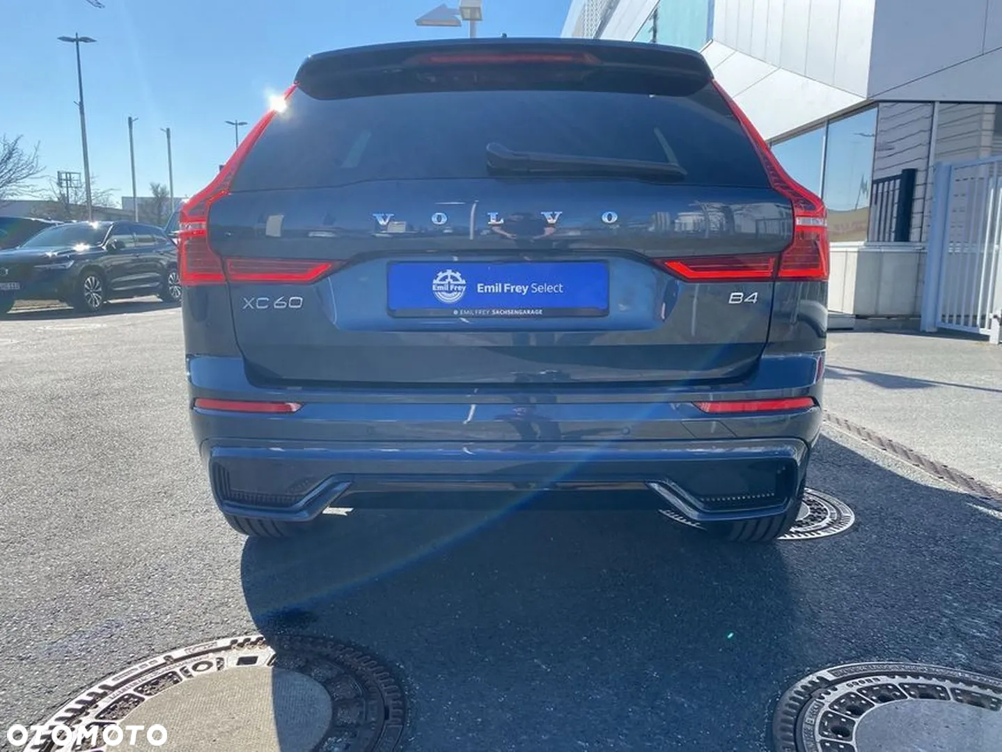 Volvo XC 60 B4 B Plus Dark - 5