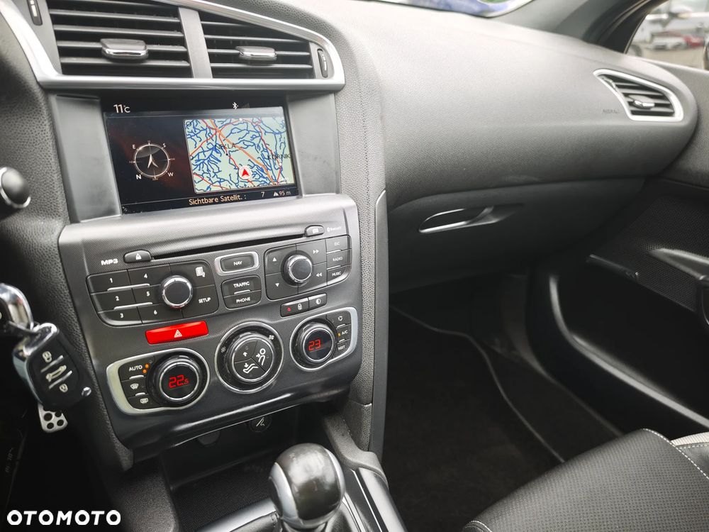 Citroën DS4 e-HDi 110 SoChic - 11