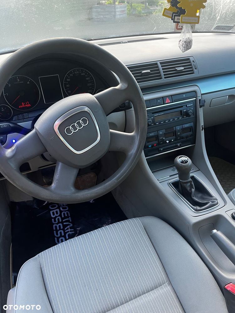 Audi A4 Limousine - 5