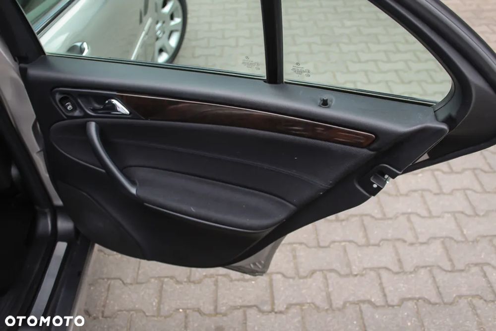 Mercedes-Benz Klasa C 180 Kompressor Automatik Elegance - 25