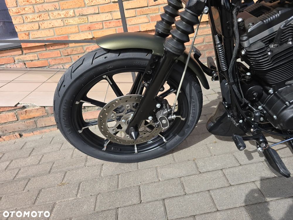 Harley-Davidson Sportster Iron 883 - 23