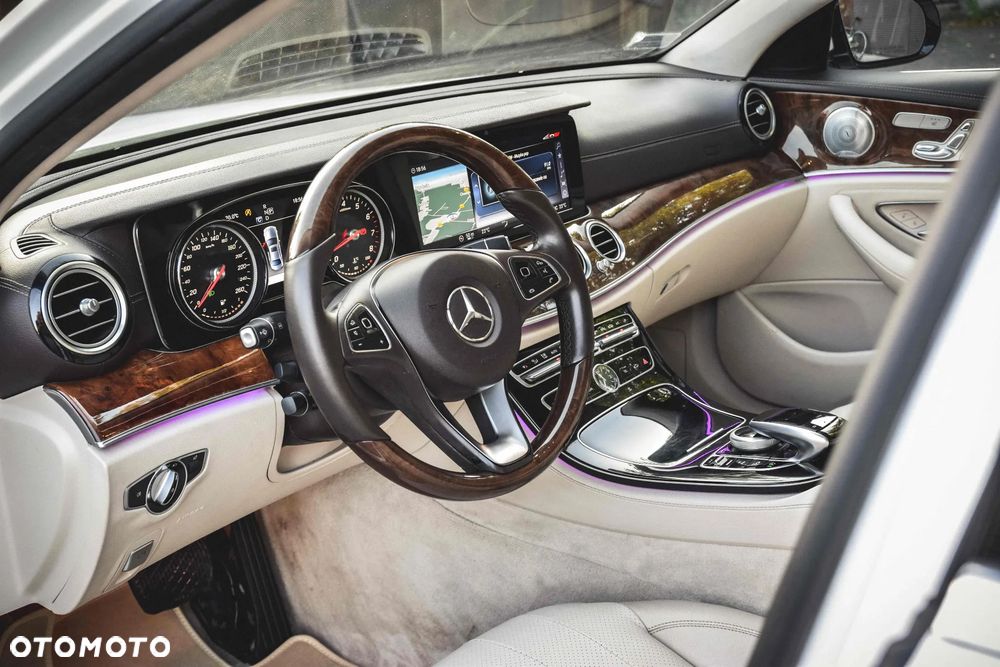 Mercedes-Benz Klasa E 300 9G-TRONIC Avantgarde - 22