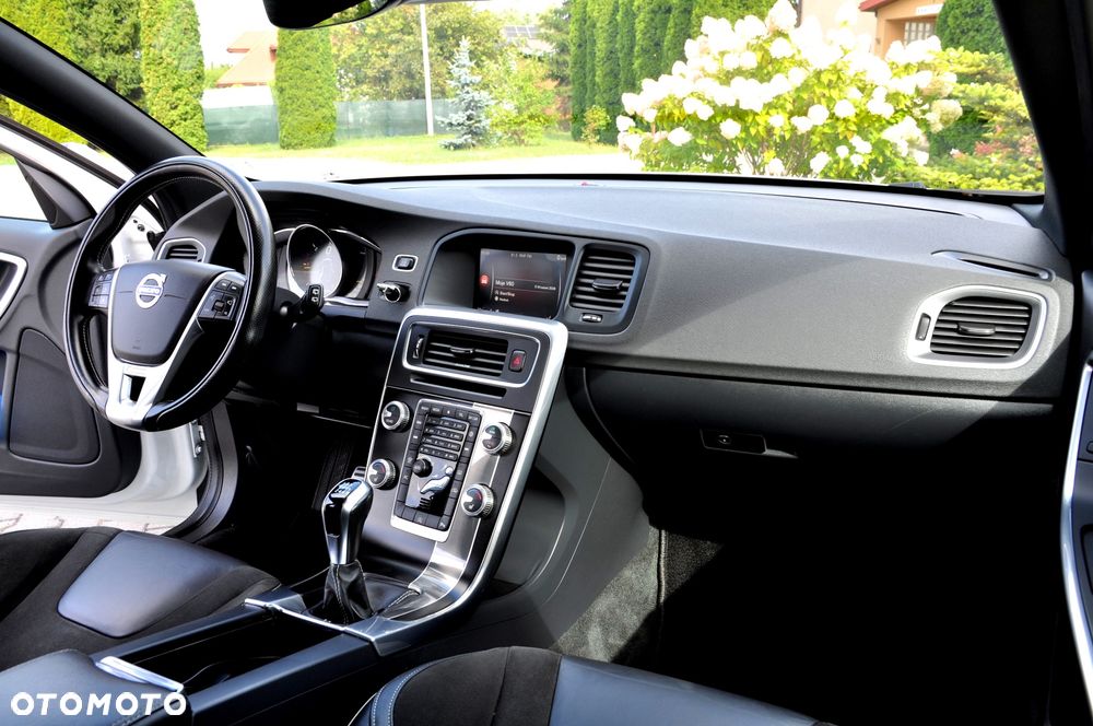 Volvo V60 D4 Drive-E R-Design Momentum - 30