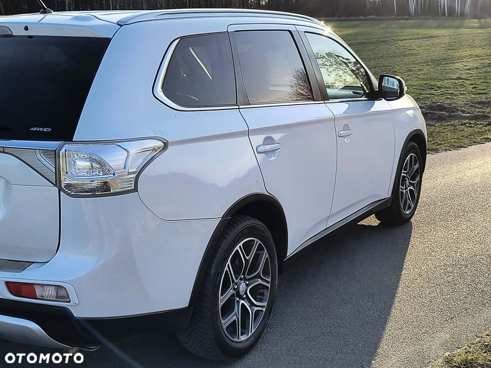 Mitsubishi Outlander 2.2 DID Instyle Navi 4WD - 7