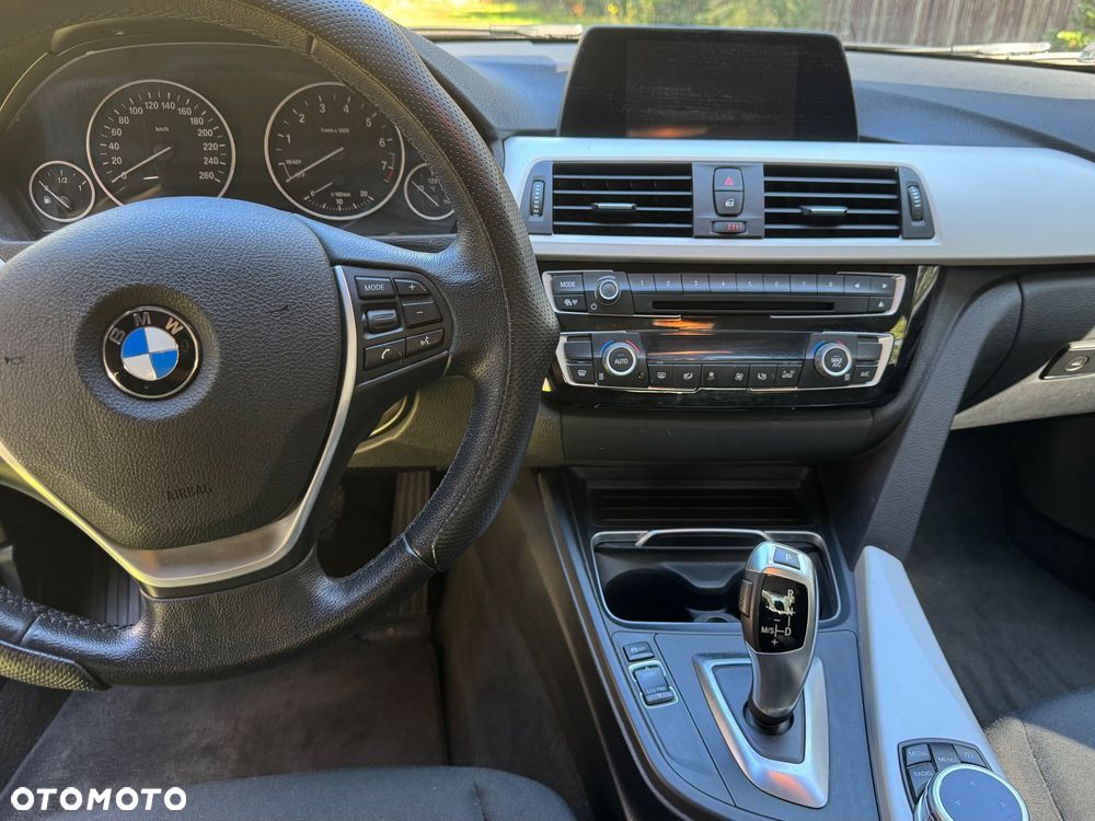 BMW Seria 3 318i - 37