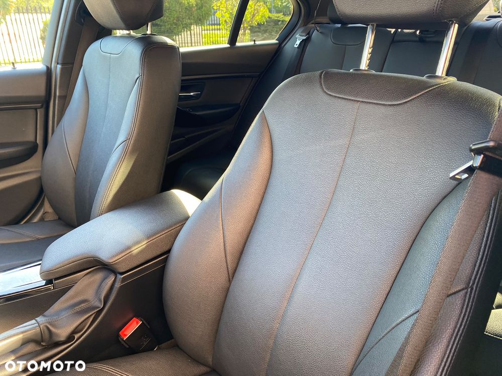 BMW Seria 3 320i GPF xDrive - 16