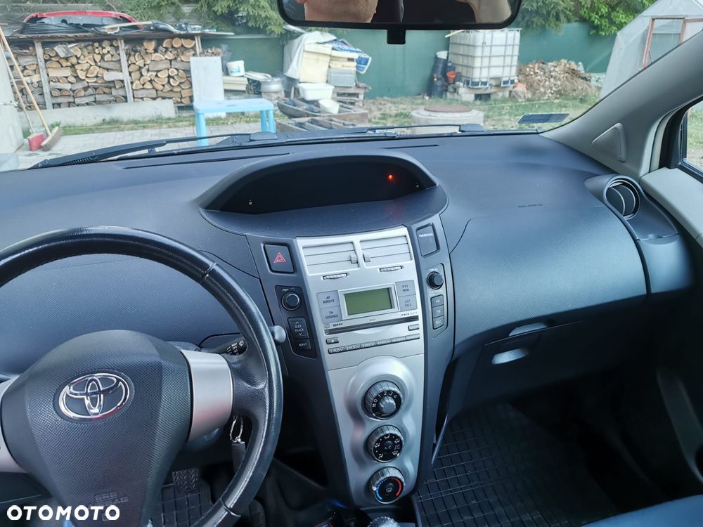 Toyota Yaris - 12