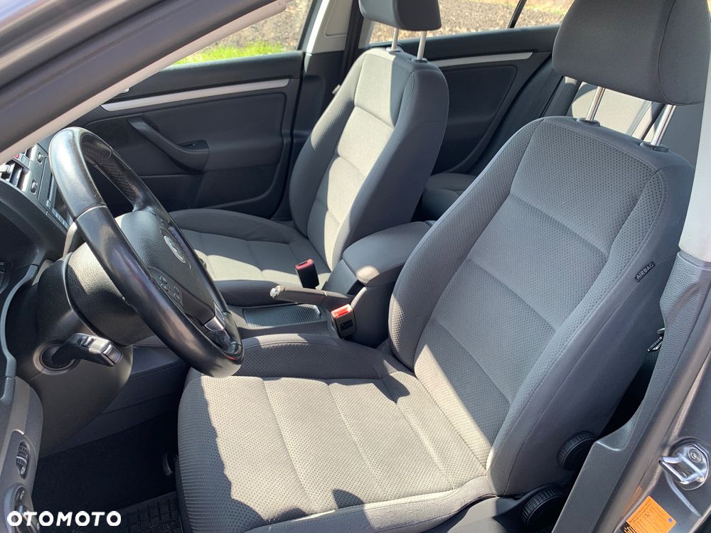 Volkswagen Golf - 10