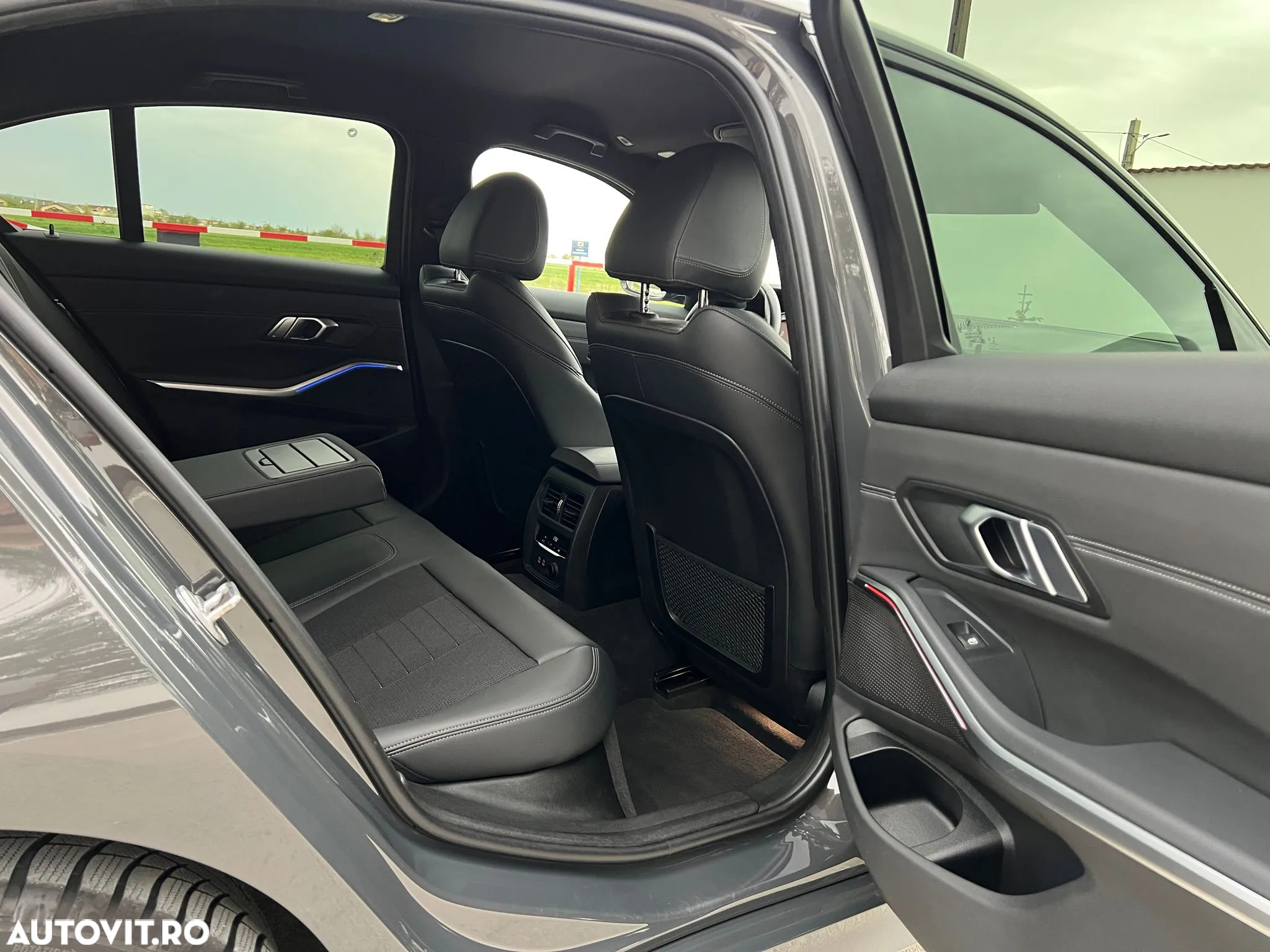 BMW Seria 3 320d Aut. Sport Line - 27